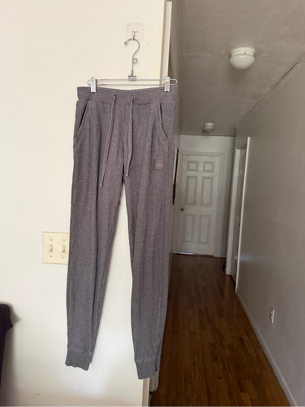 ALO Yoga Gray Ribbed Jogger Pants